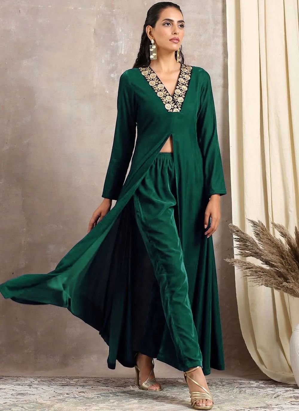 Green Pure Velvet Suit Set with Thread Embroidery